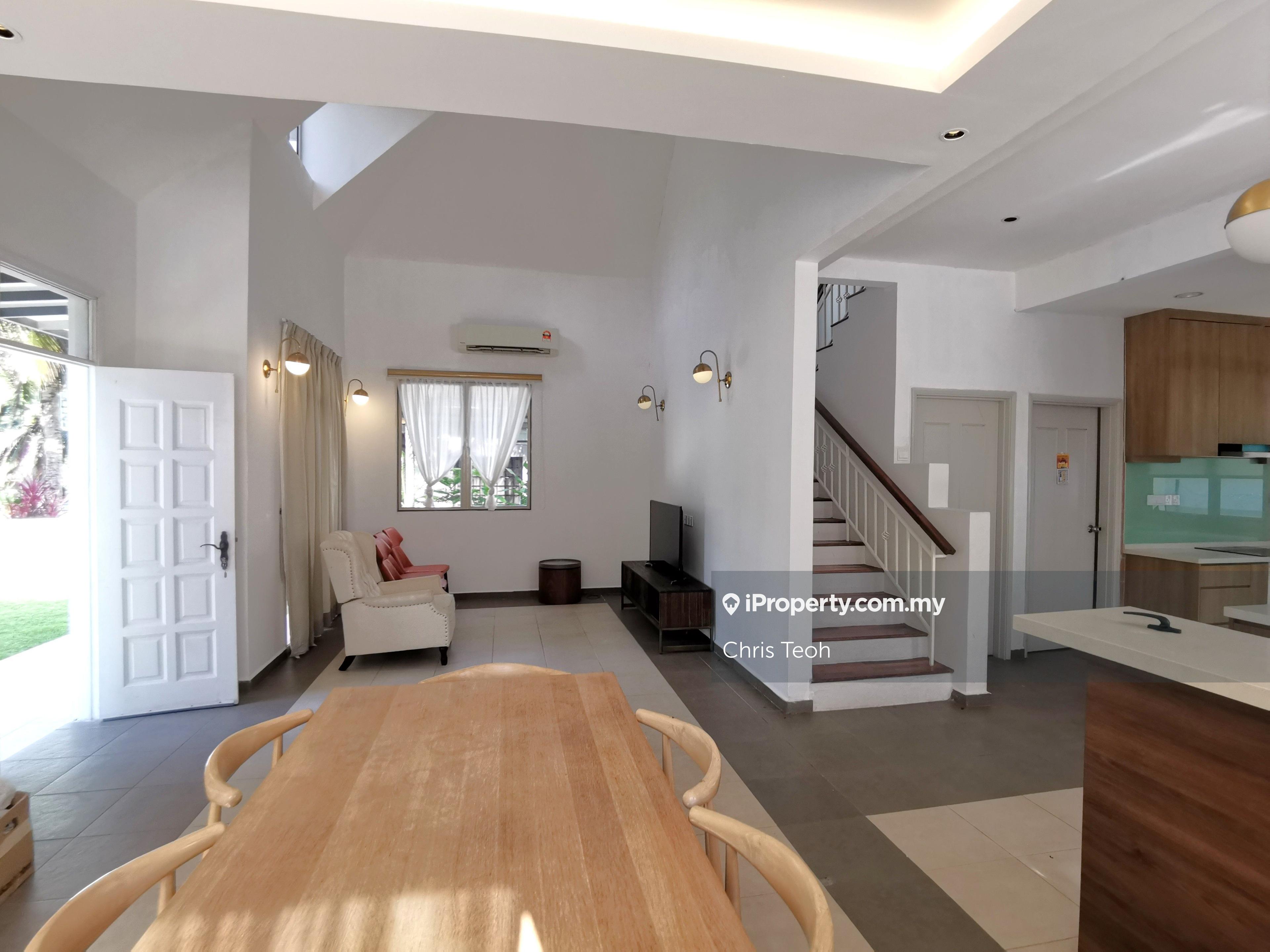 Beautiful bungalow, gated & guarded with pocket sea view!