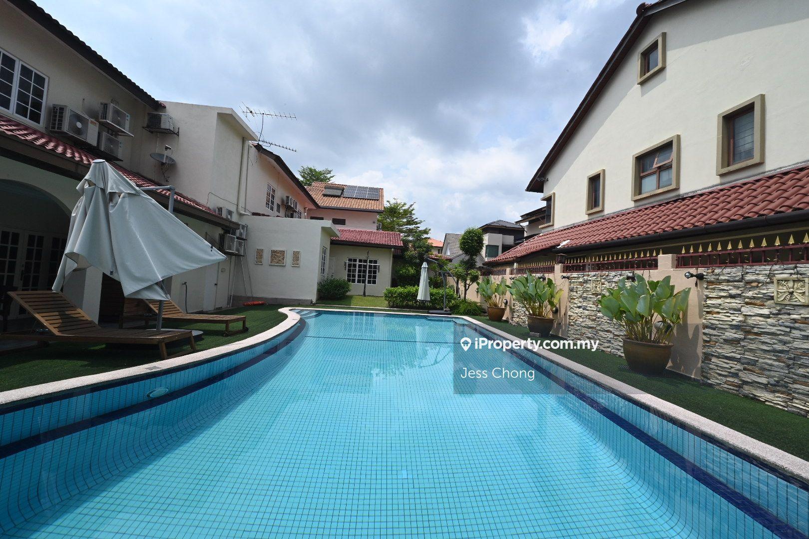 Fully Furnished 9 bedroom bungalow with private swimming pool for sale