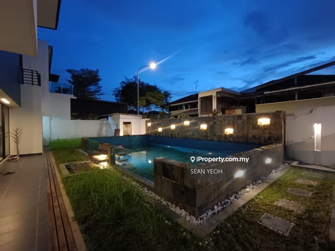 Adda Heights Corner Double Storey Cluster with Swimming Pool