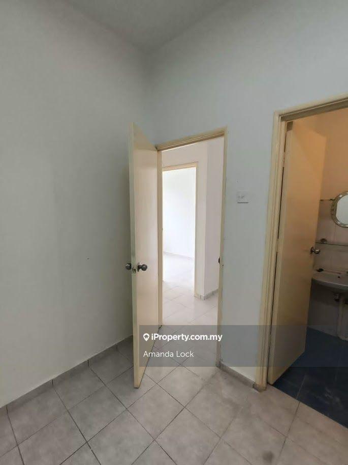 Sri Alpinia ground floor basic unit at Bandar Puteri Puchong for sale 