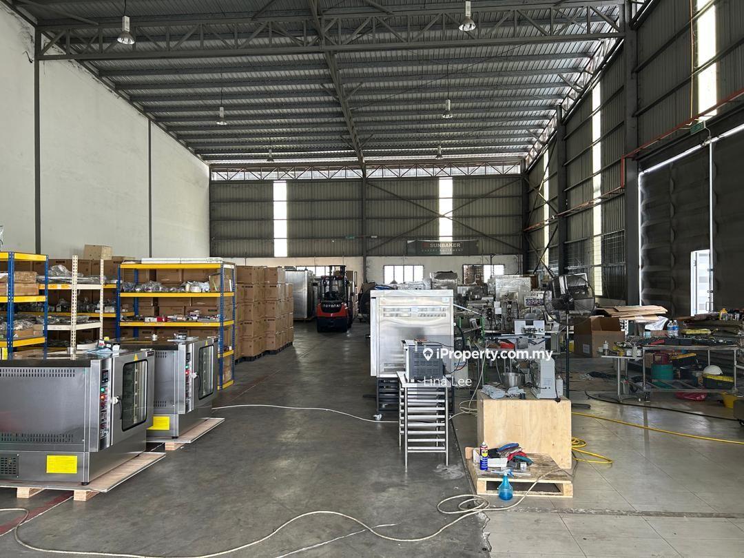 1.5 Storey Semi-D Factory Fully Renovated Office For Sale