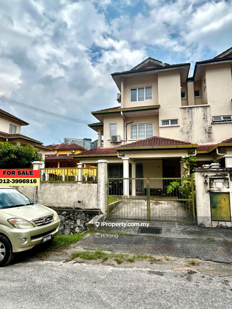 2.5 Sty endlot house for sale