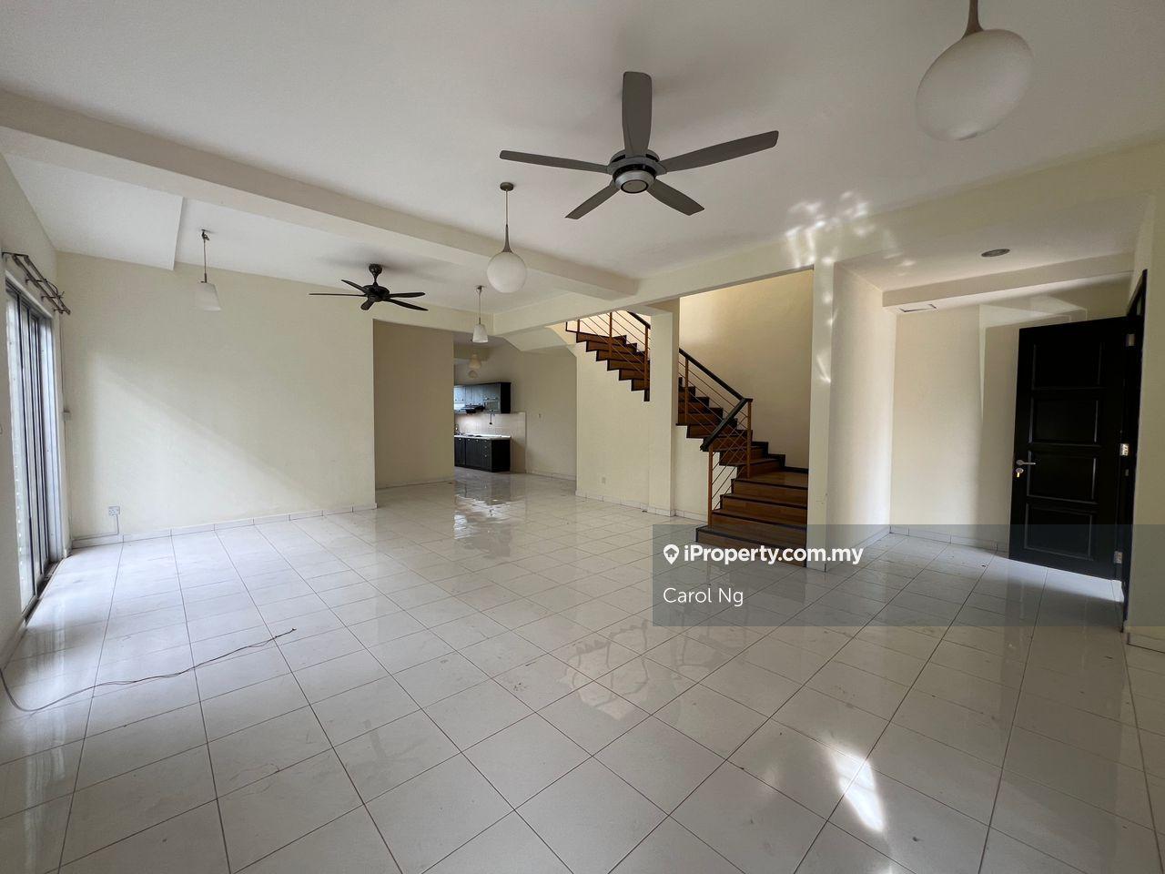 With aircond & kitchen cabinet