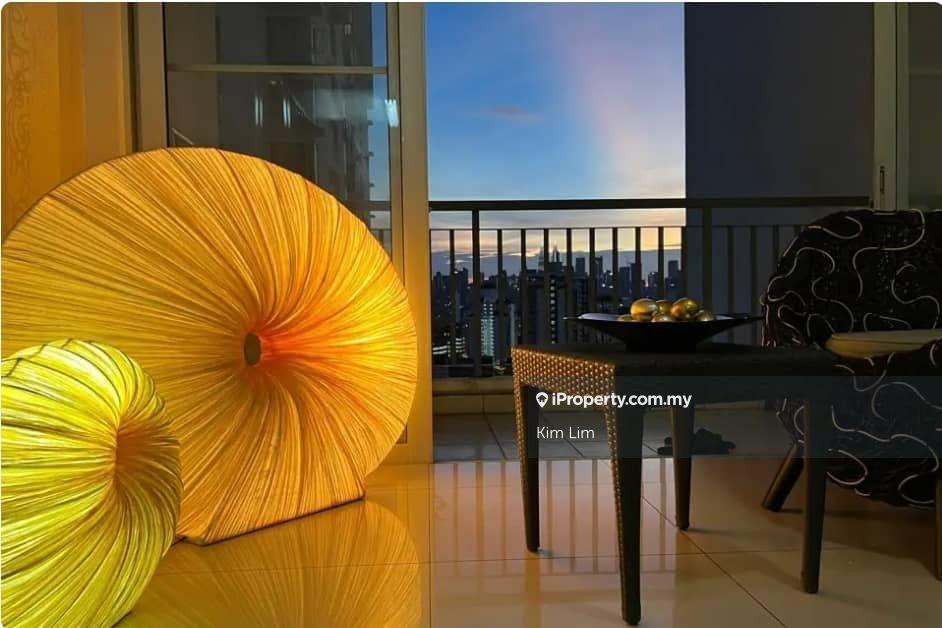 2 min walk to eatery area and market place, Facing lake and KLCC view 