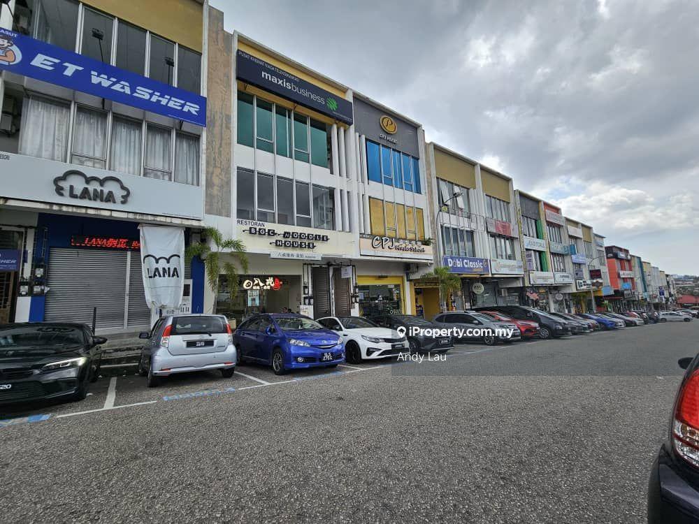Jalan Pendekar 9 @ Tun Aminah 3 Storey Shoplot For Sale