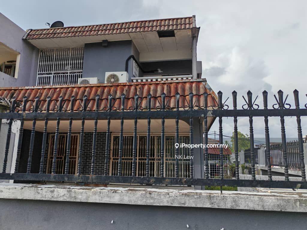 Freehold Taman Bukit Serdang sec.5 End lot, 30'x75',6r3b,Red Roof top