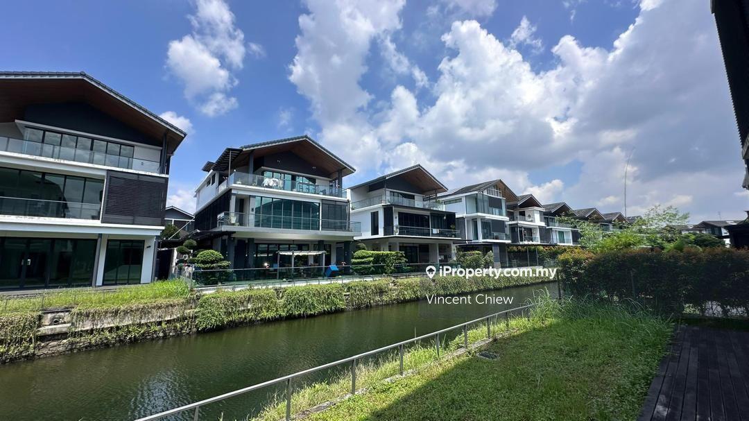 Senibong Cove Isola Grandeur Bungalow, Canal View