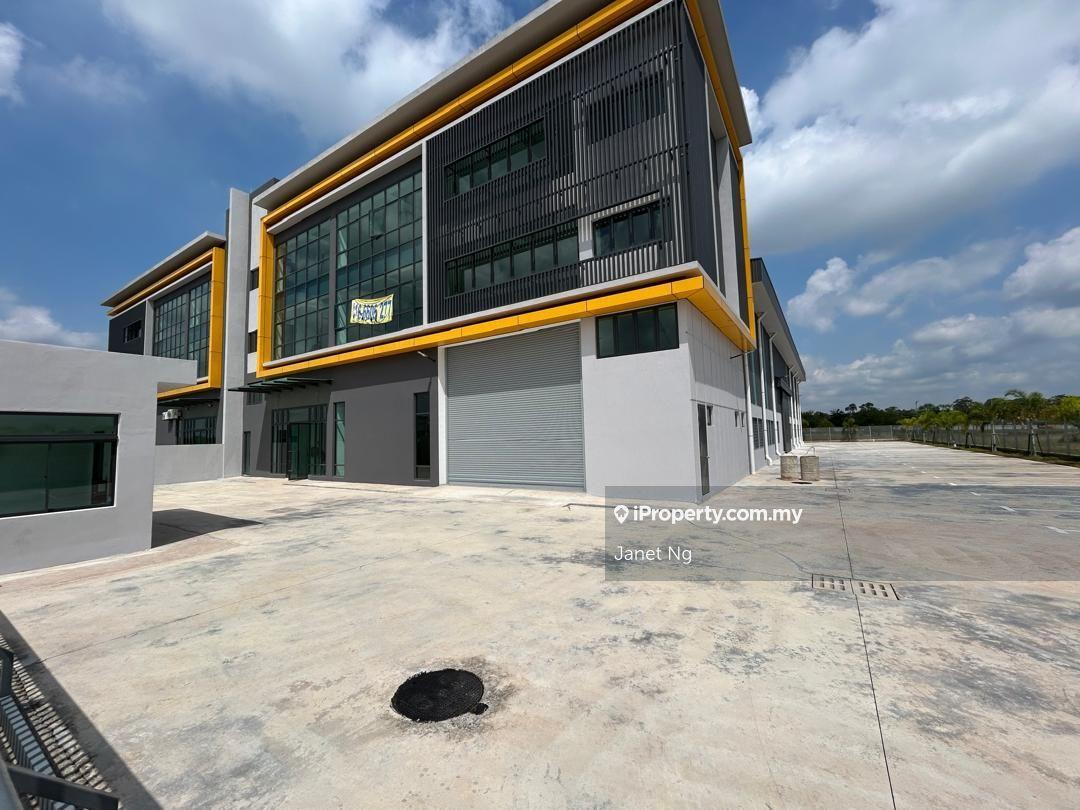 Detached Factory with Contractor Office Serenia City