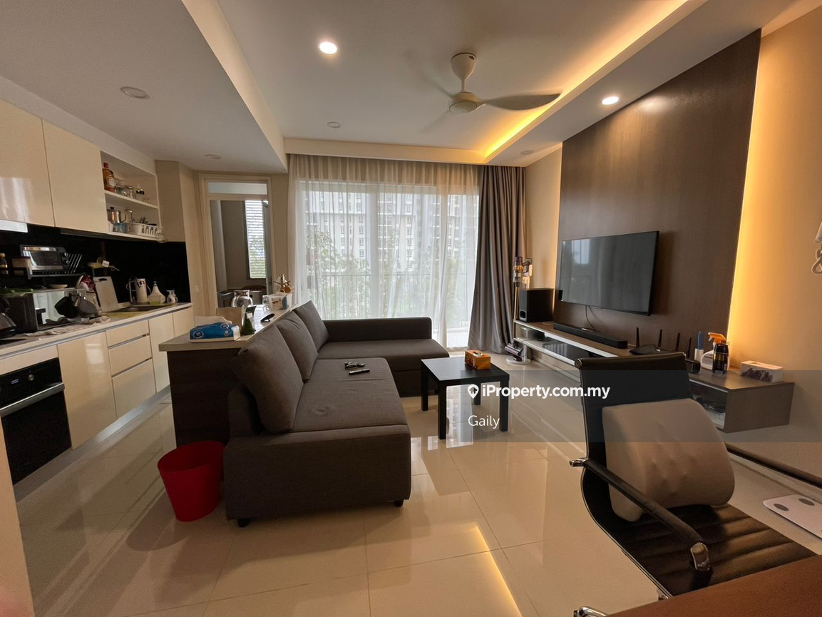 Resort living condo near school n mall renovated very well maintained 