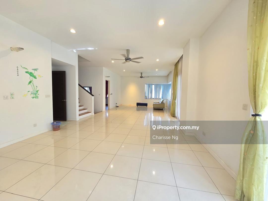 2.5 Storey Semi-D House with Gated Guarded & Freehold Key On Hand