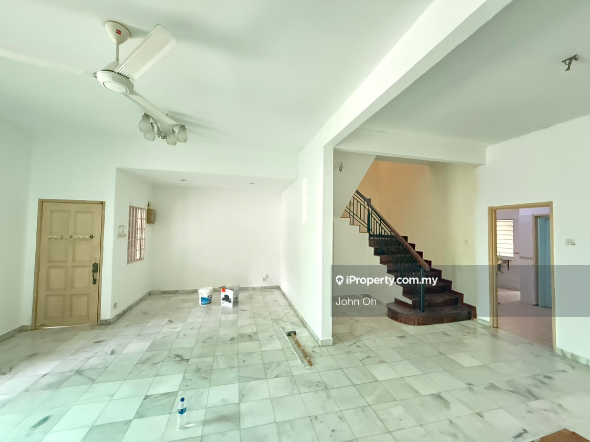 Kota kemuning  2 storey freehold 2099sqft 4r3b guarded for Sale . 