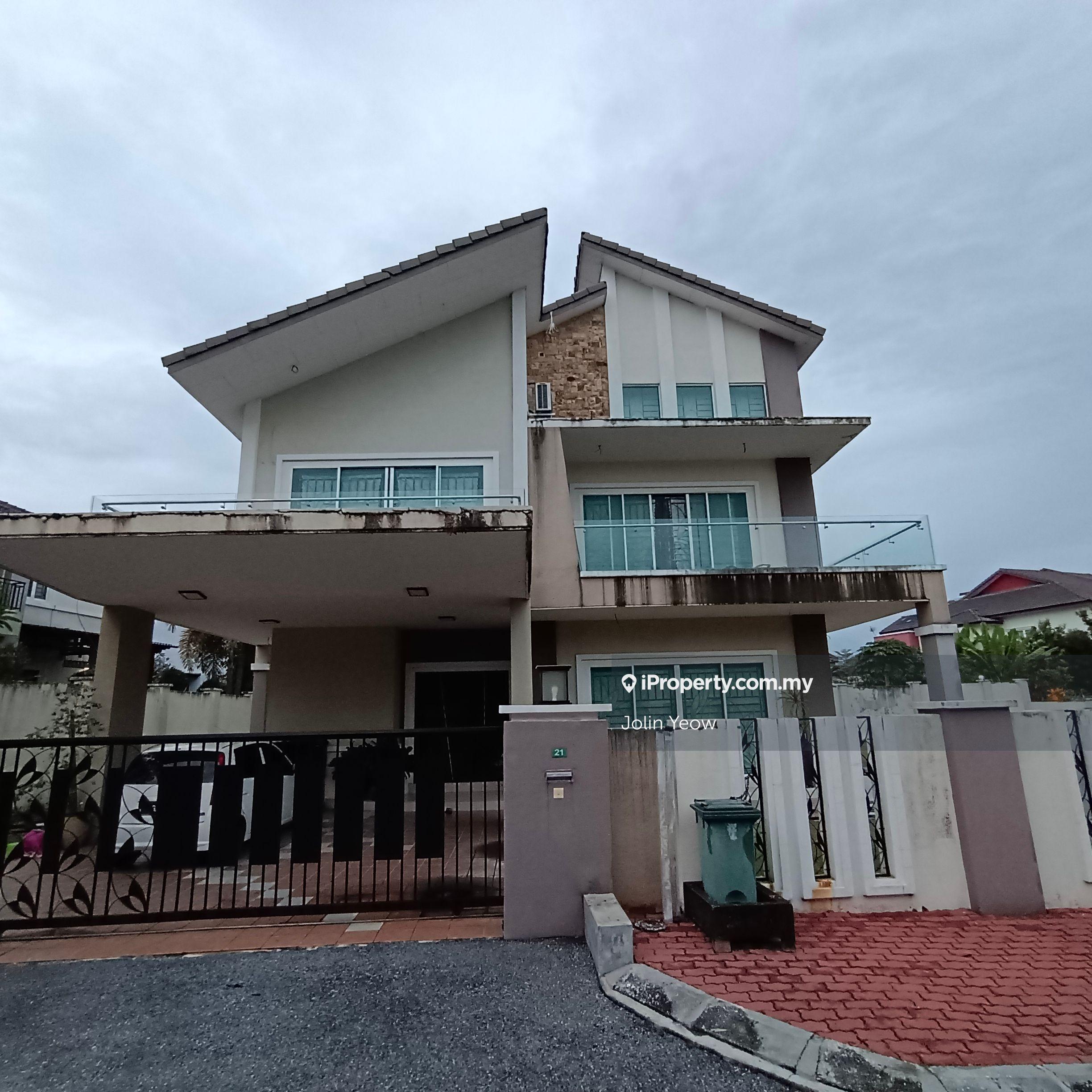 Bandar Seri Botani Bungalow Gated Guarded