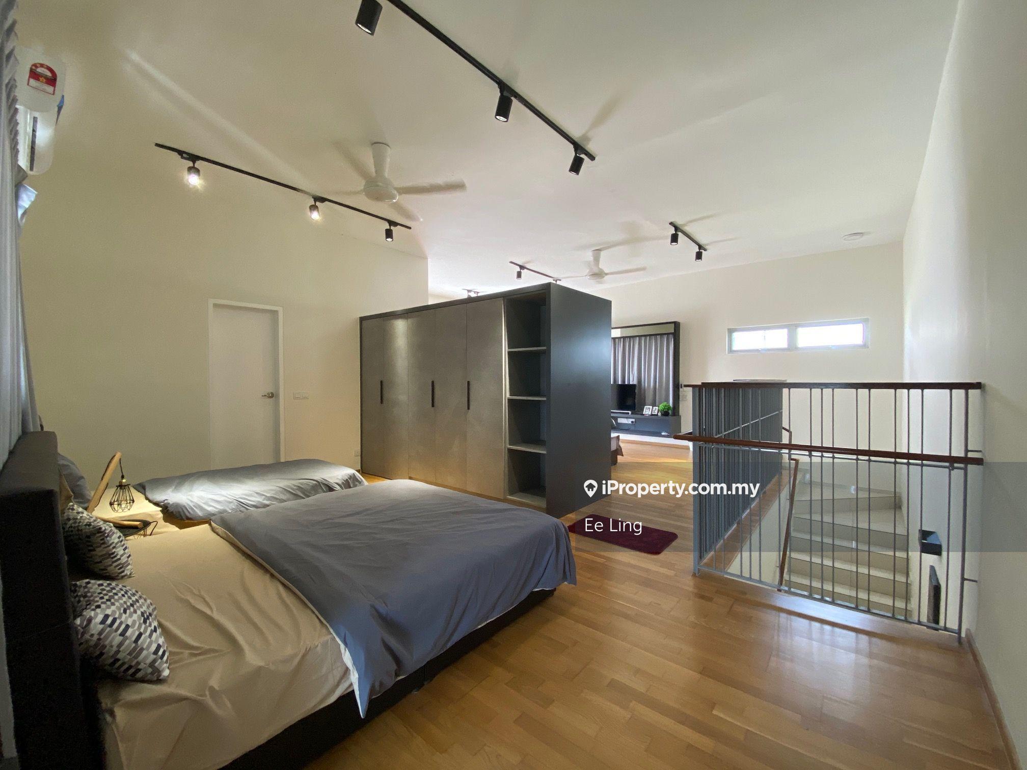 Elevia condo residence 3.5 storey villa for sale,fully reno,2700 sqft