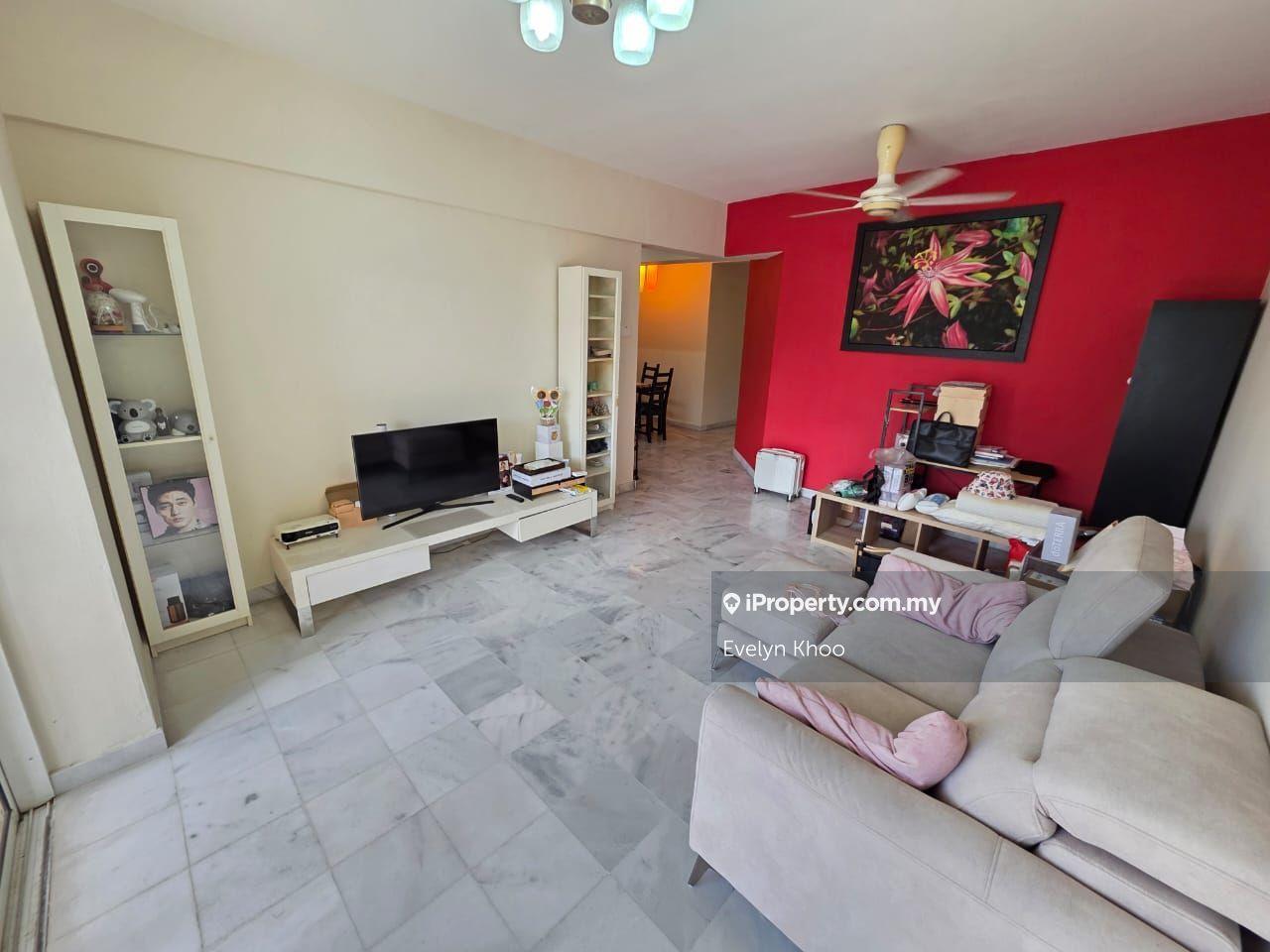 Freehold, good view, 3 rooms, superb location, fully furnish, reno