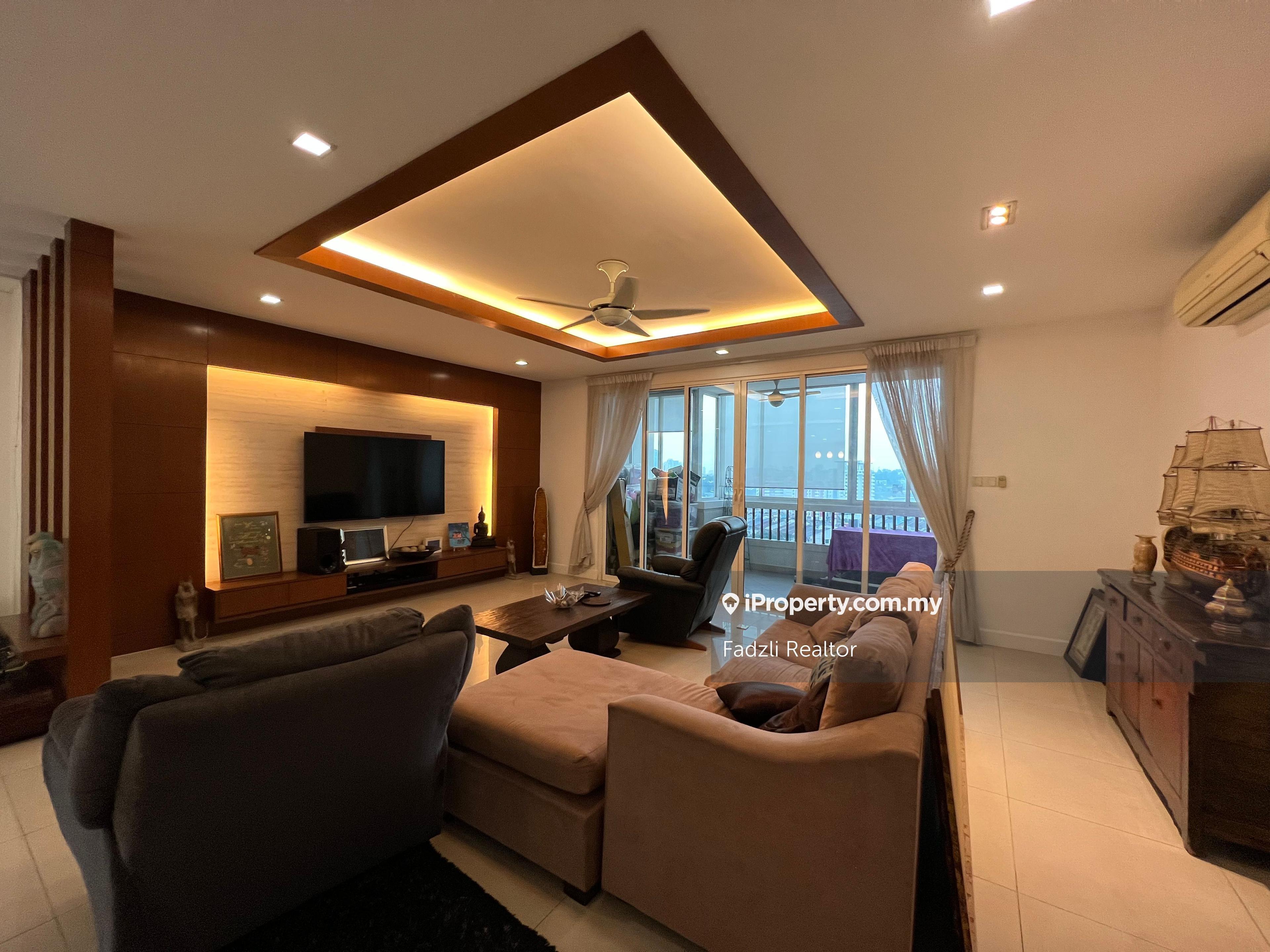 Spacious duplex in a strategic location