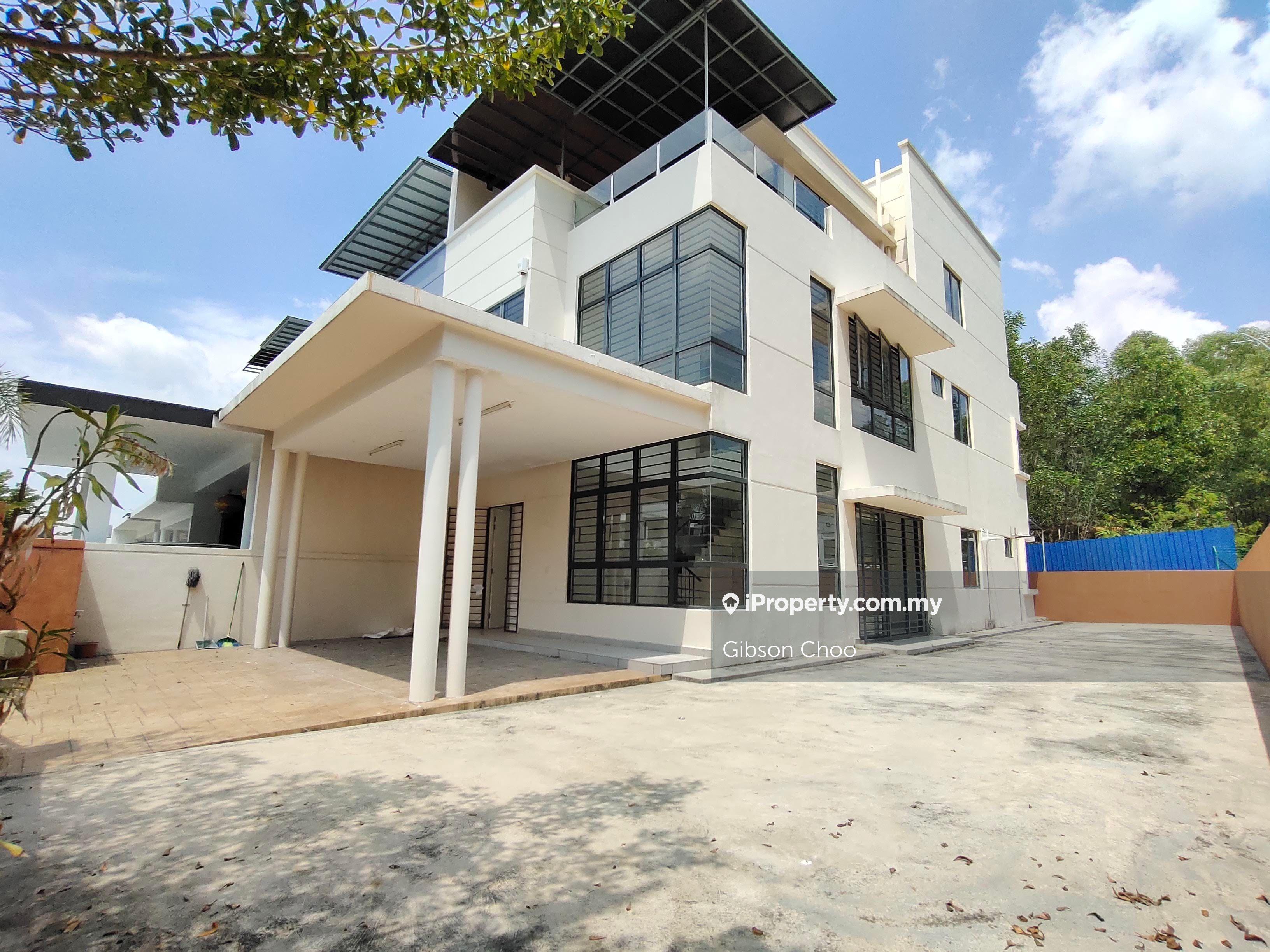 3 storey corner house in bandar mahkota cherase