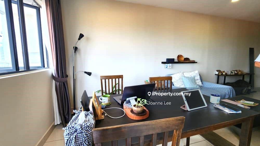 Well kept 1 Room unit Urgent Sale