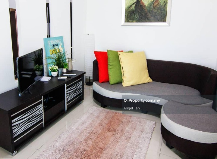 Nicely Furnished Univ 360 Place Near UPM Studio Unit For Rent