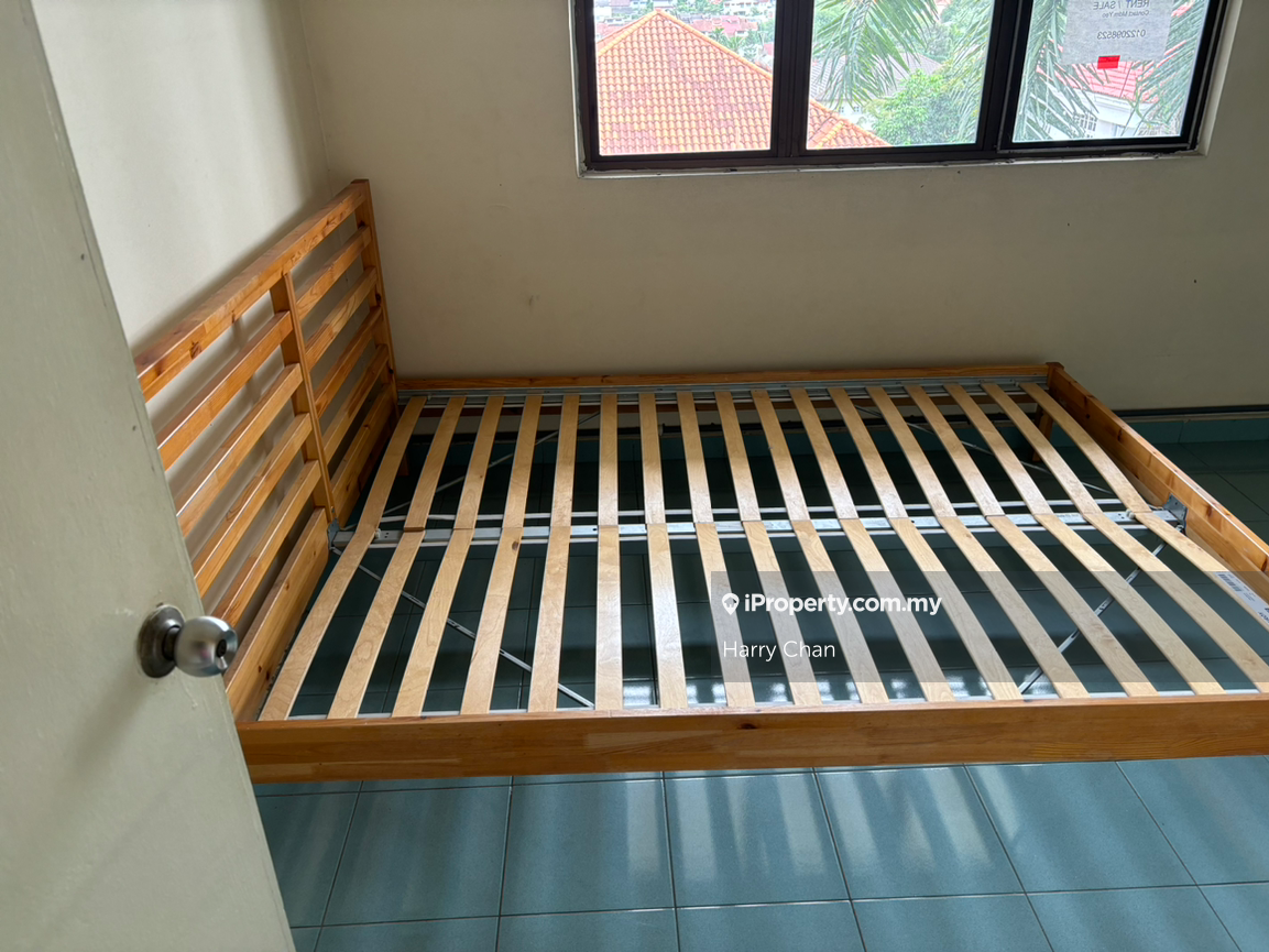 Clean and well maintained unit for sale from Taman Desa Pesona