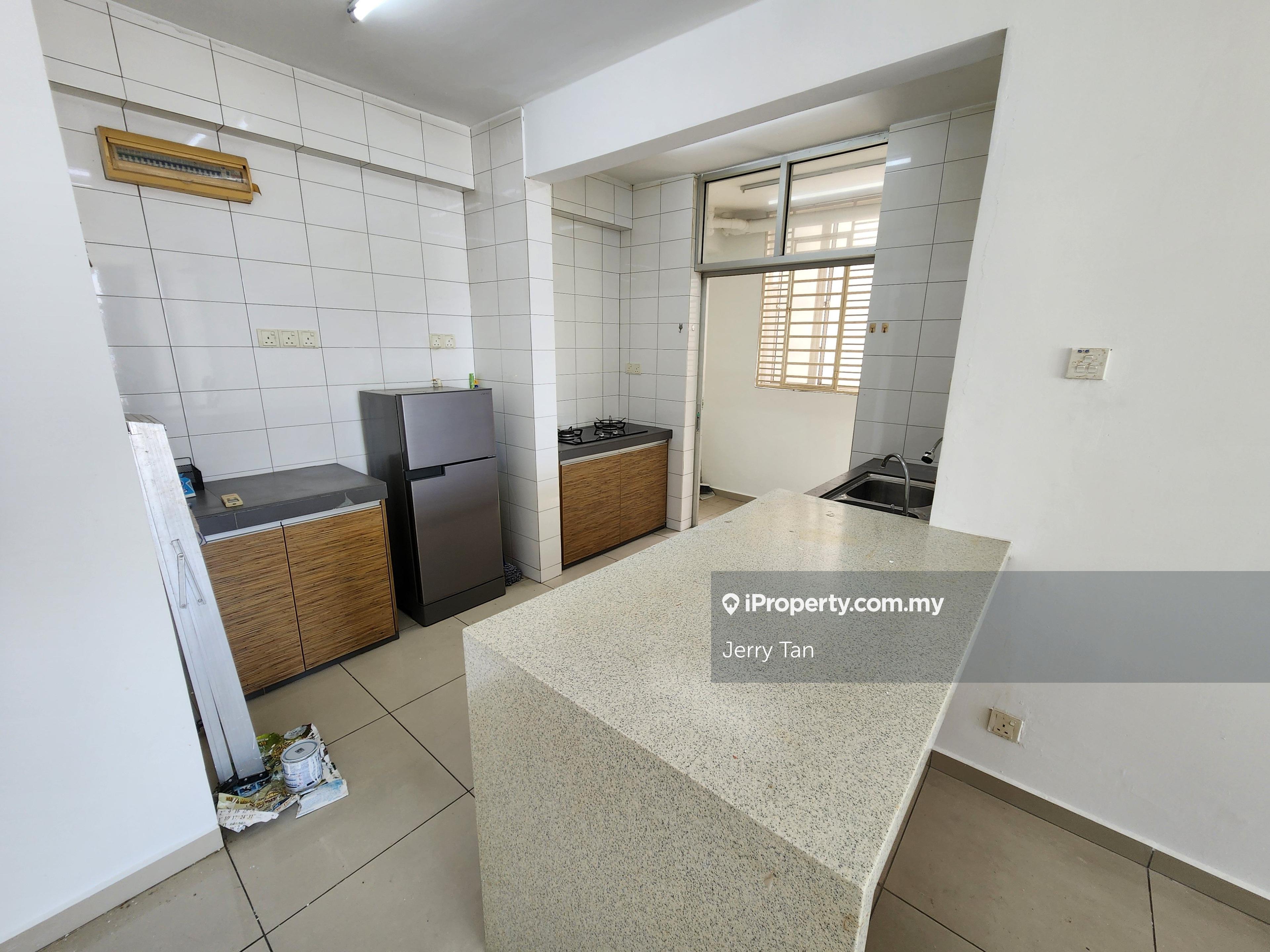 Condominium for Rent with 2 Single Patkings 