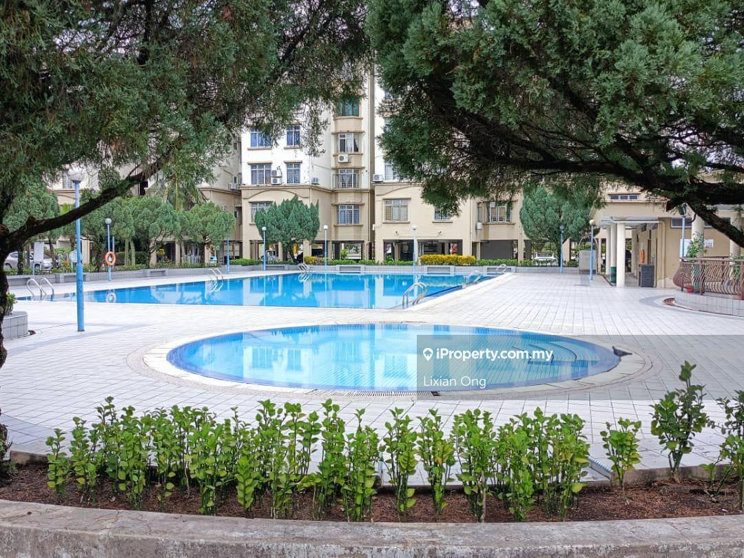 Corner Apartment 2 Carpark for sale