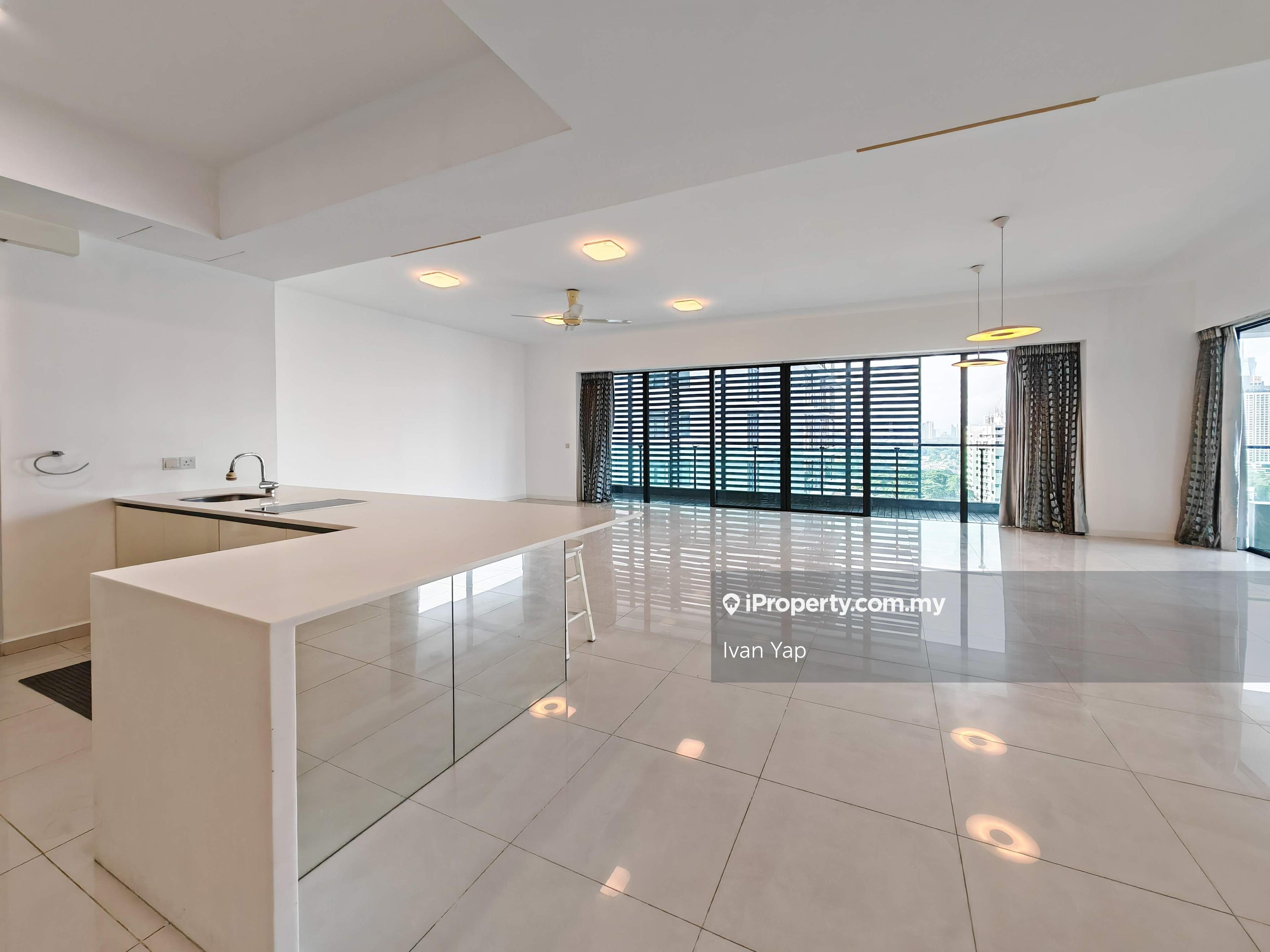 High floor unit. Comes with 4 carpark bays & 4 basement storage lots!