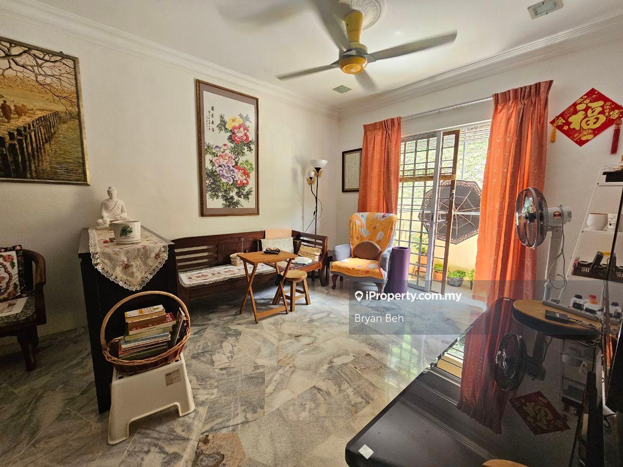 Ground floor Well Kept Unit