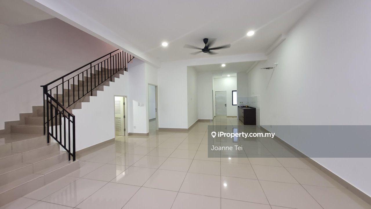 Freehold Terrace Sejati Lakeside