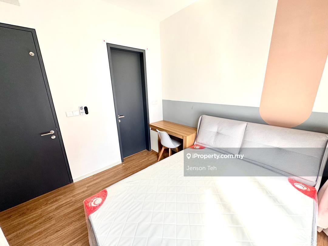 Fully Furnished Middle Room, 1st Sept Move In! Link to MRT, LRT & Mall