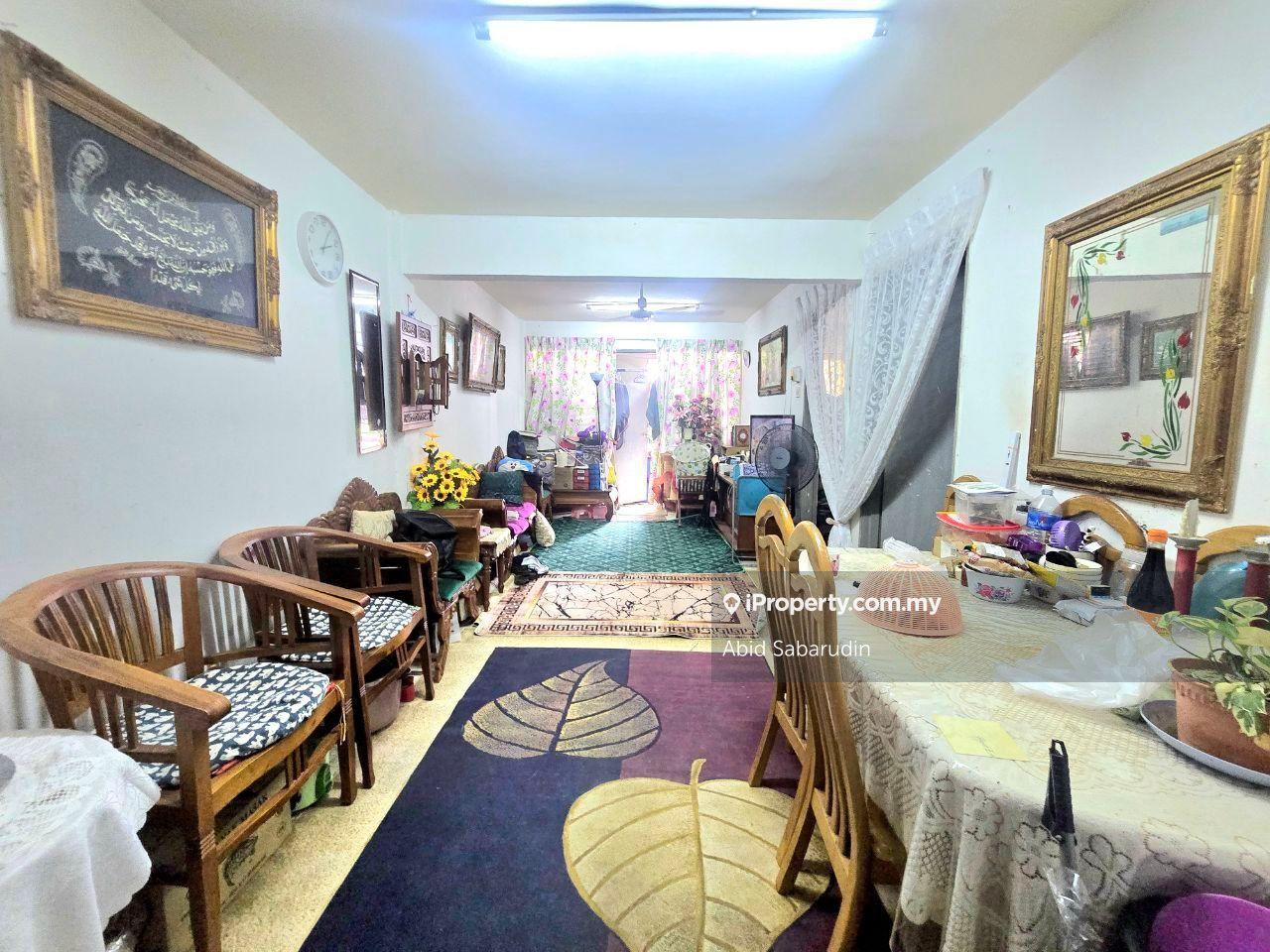 Ground Floor Unit @ Rose Apartment, Bukit Indah, Ampang For Sale