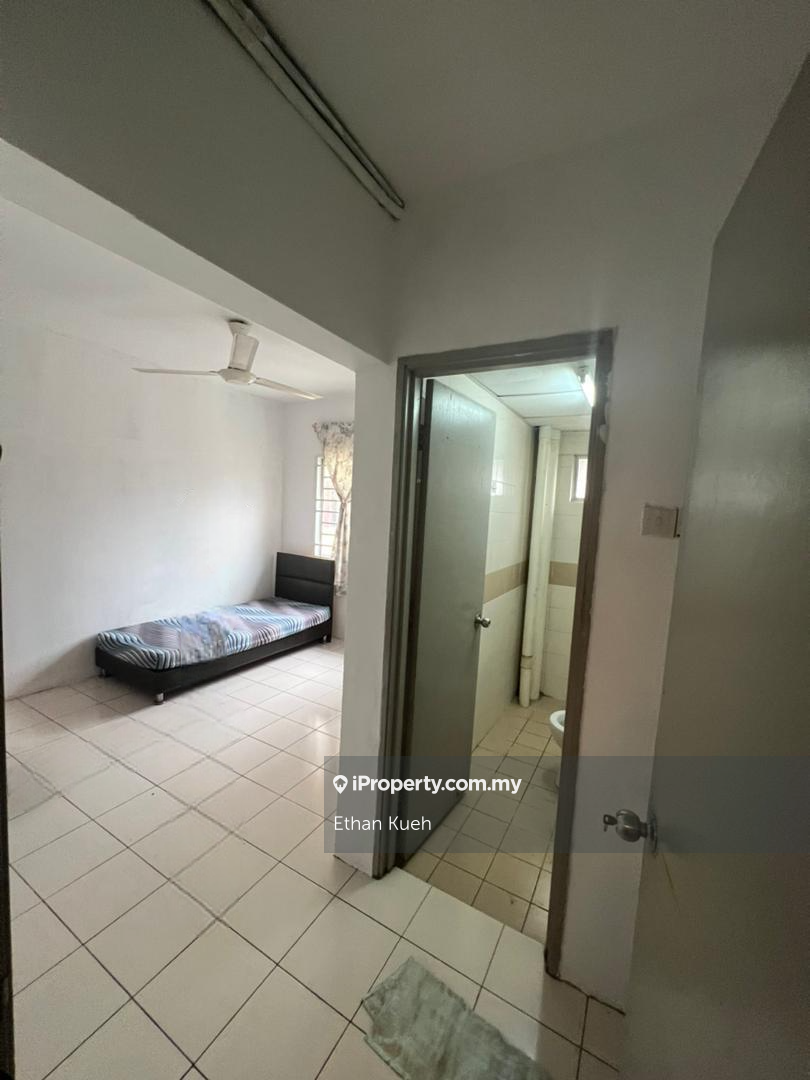 Cozy Room @ Puncak Banyan, Bukit Mandarina, Cheras.