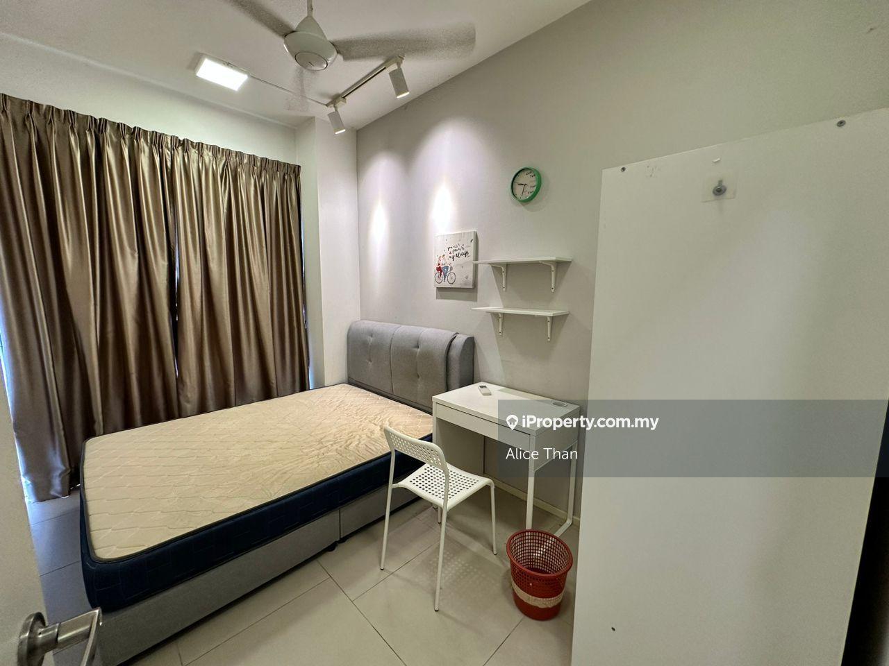 Sqwhere, Medium Room Available Now. MRT linked 
