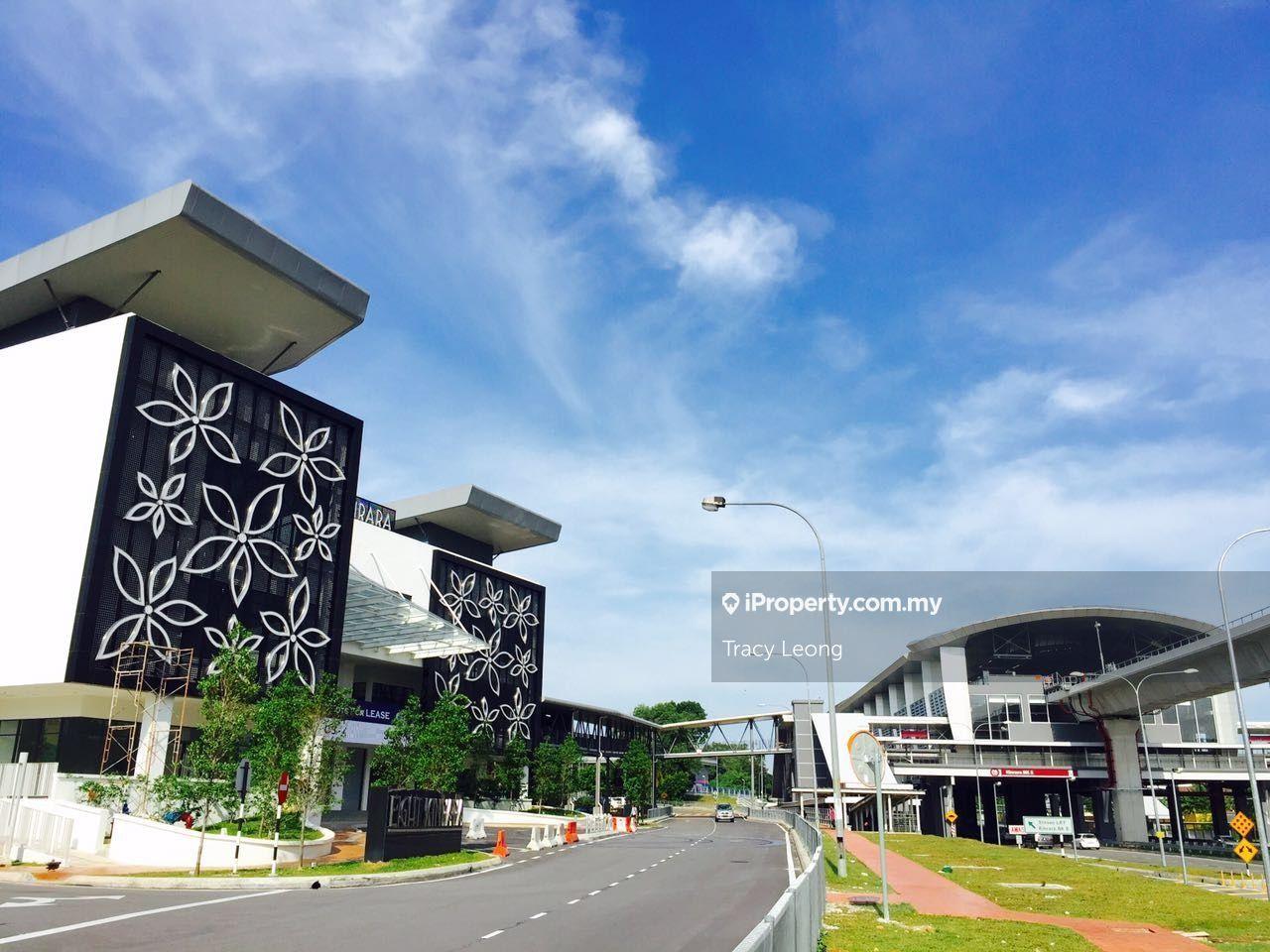 Giant hypermarket, LRT, International school