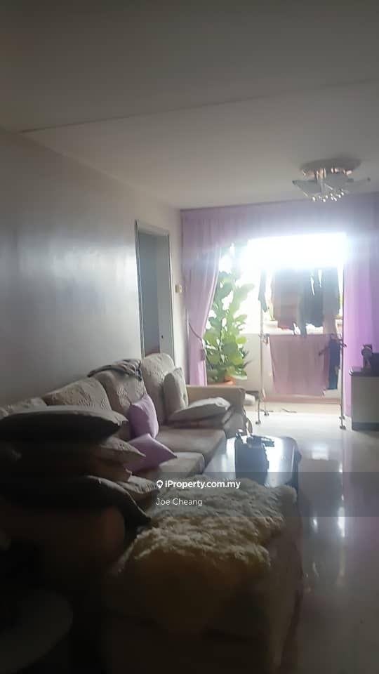 High floor and fully furnished.