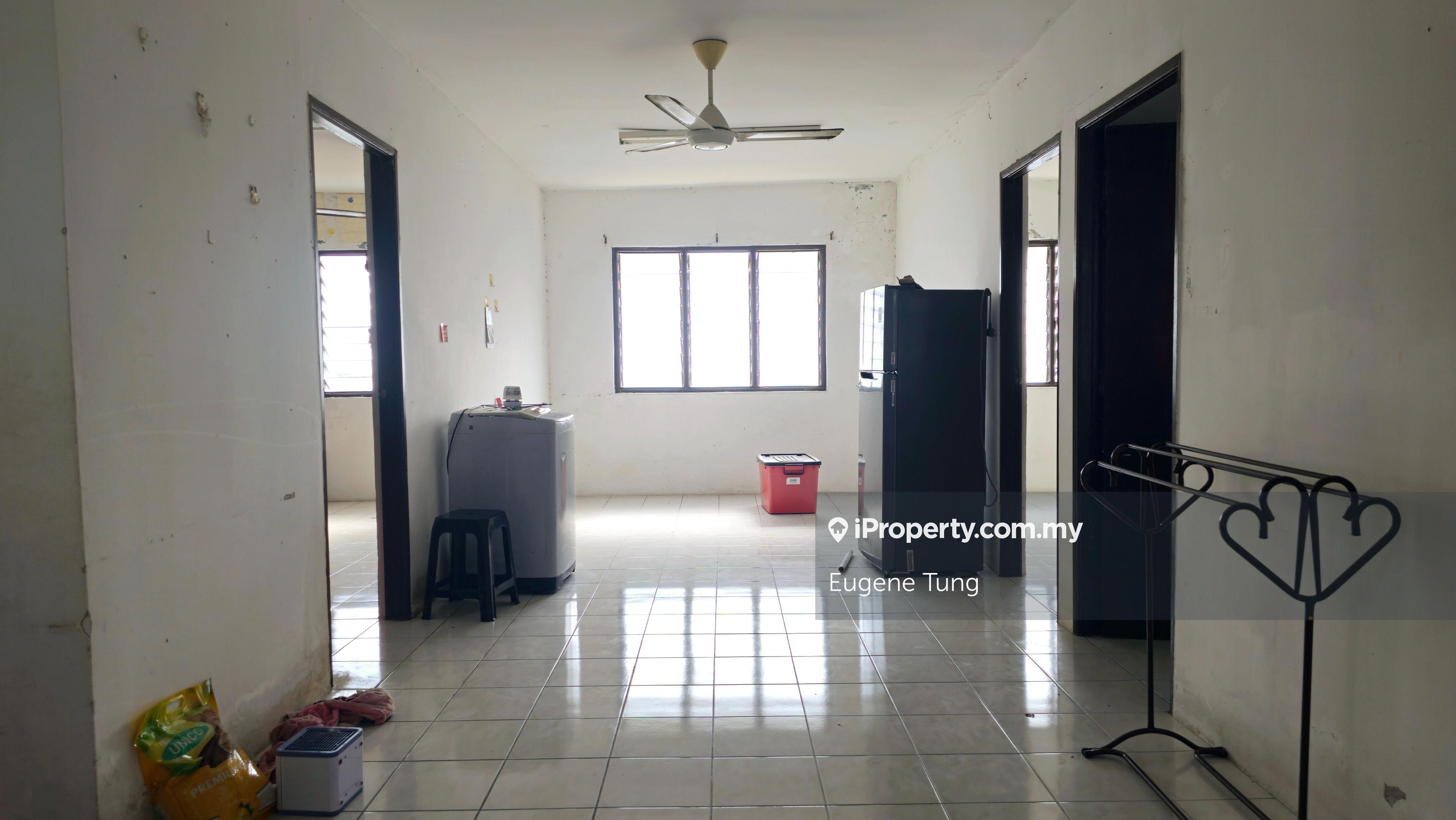 Original Condition, Top Floor, 1 Parking Bay