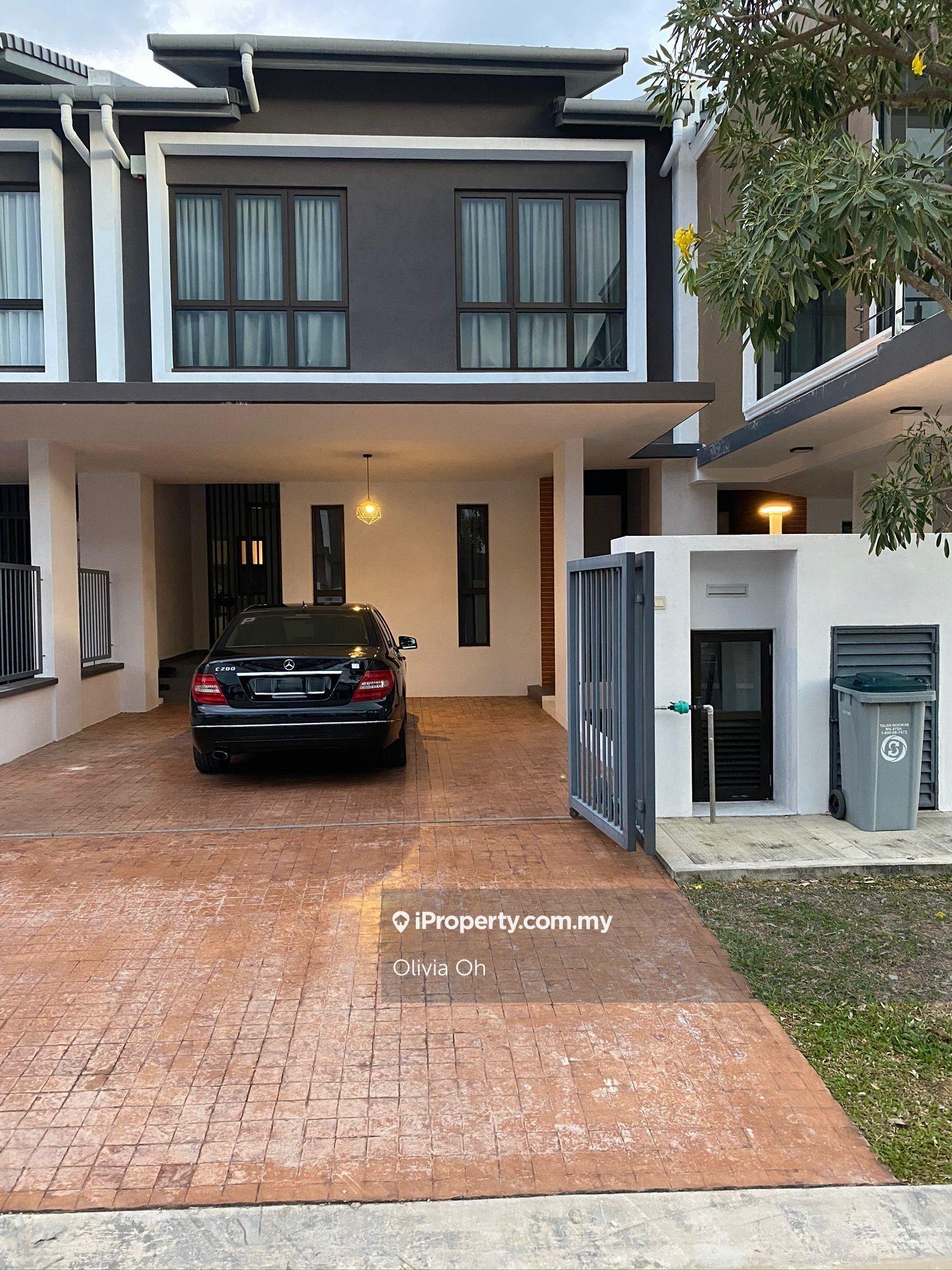 Huge Double Storey House 24'x80' at Chemara Hill for Sale