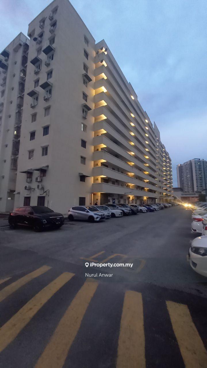 Apartment Desa Putra, Persiaran Bayan Indah (Berhampiran Queensbay)