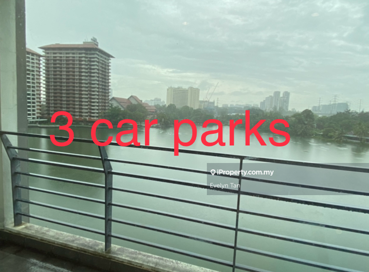 3 car parks next to the unit Lake view excellent condition 