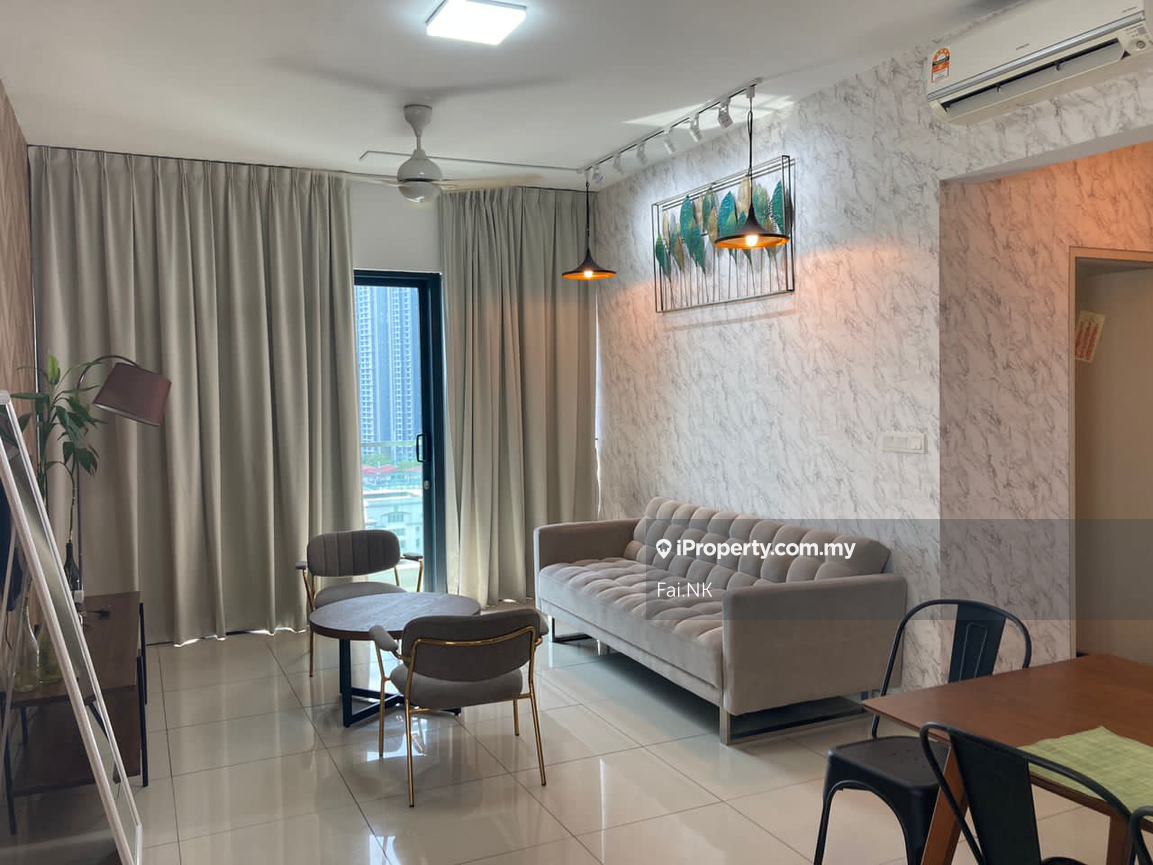 Corner unit with kl city view & balcony