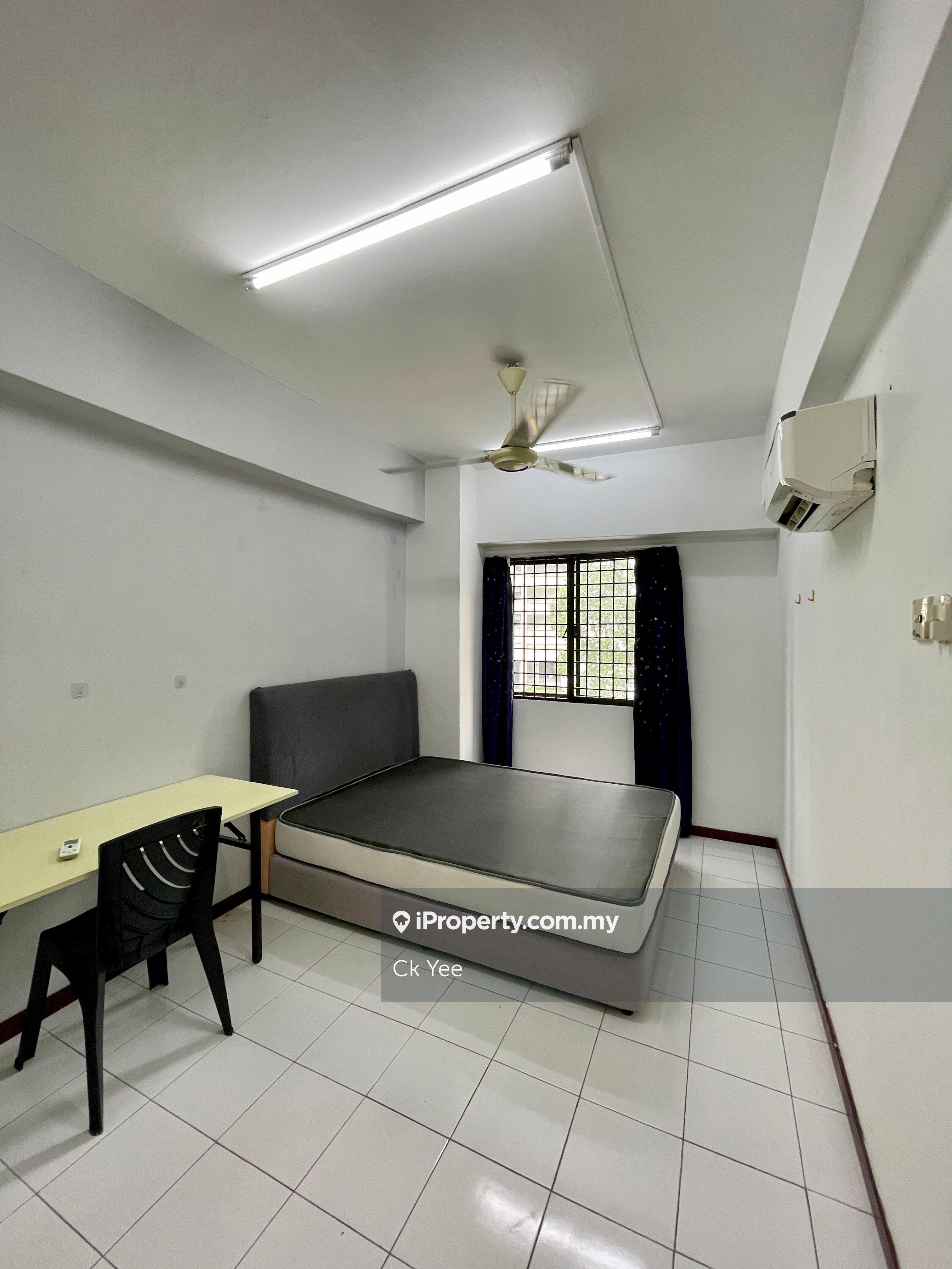Medium Room Fully Furnished With Aircon High Speed Wifi
