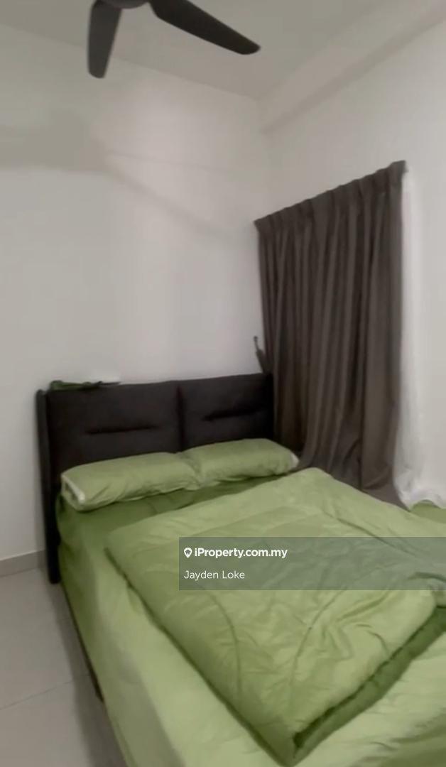 The Netizen Middle Room fully furnished for rent