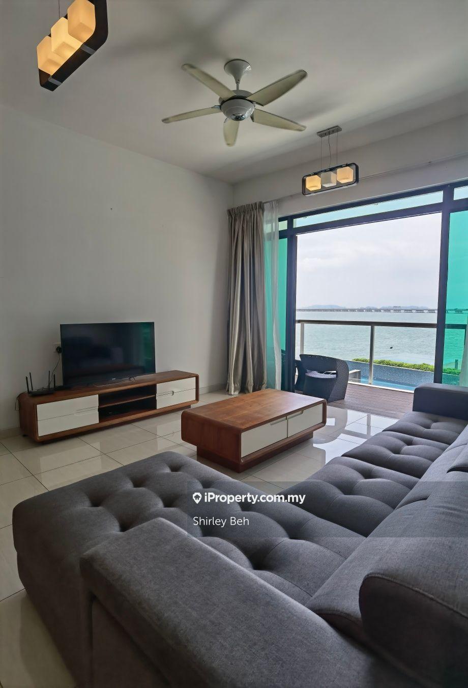 Seaview and pool view 