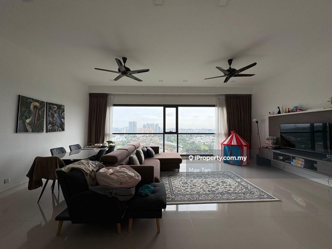 Fully Furnished Unit for Sell (Golf & Lake View) - 2 Car Parks