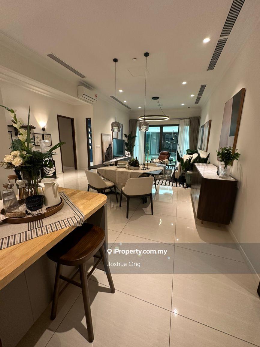 Queens Residence Sea Front Condo, Queens Waterfront, Queensbay Mall