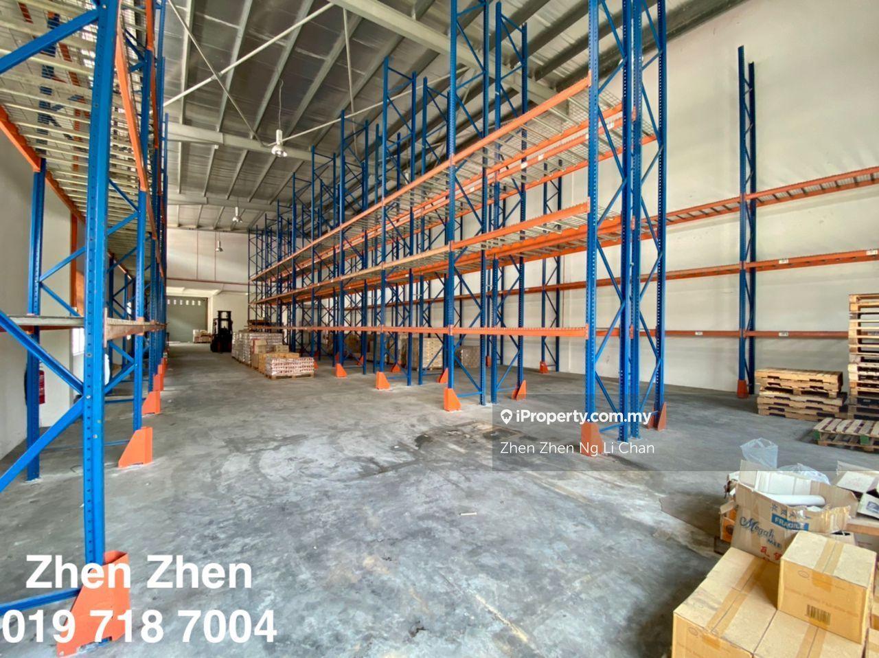 Tampoi, Detached Factory / Warehouse for Sale Comes with 1 Cargo Lift