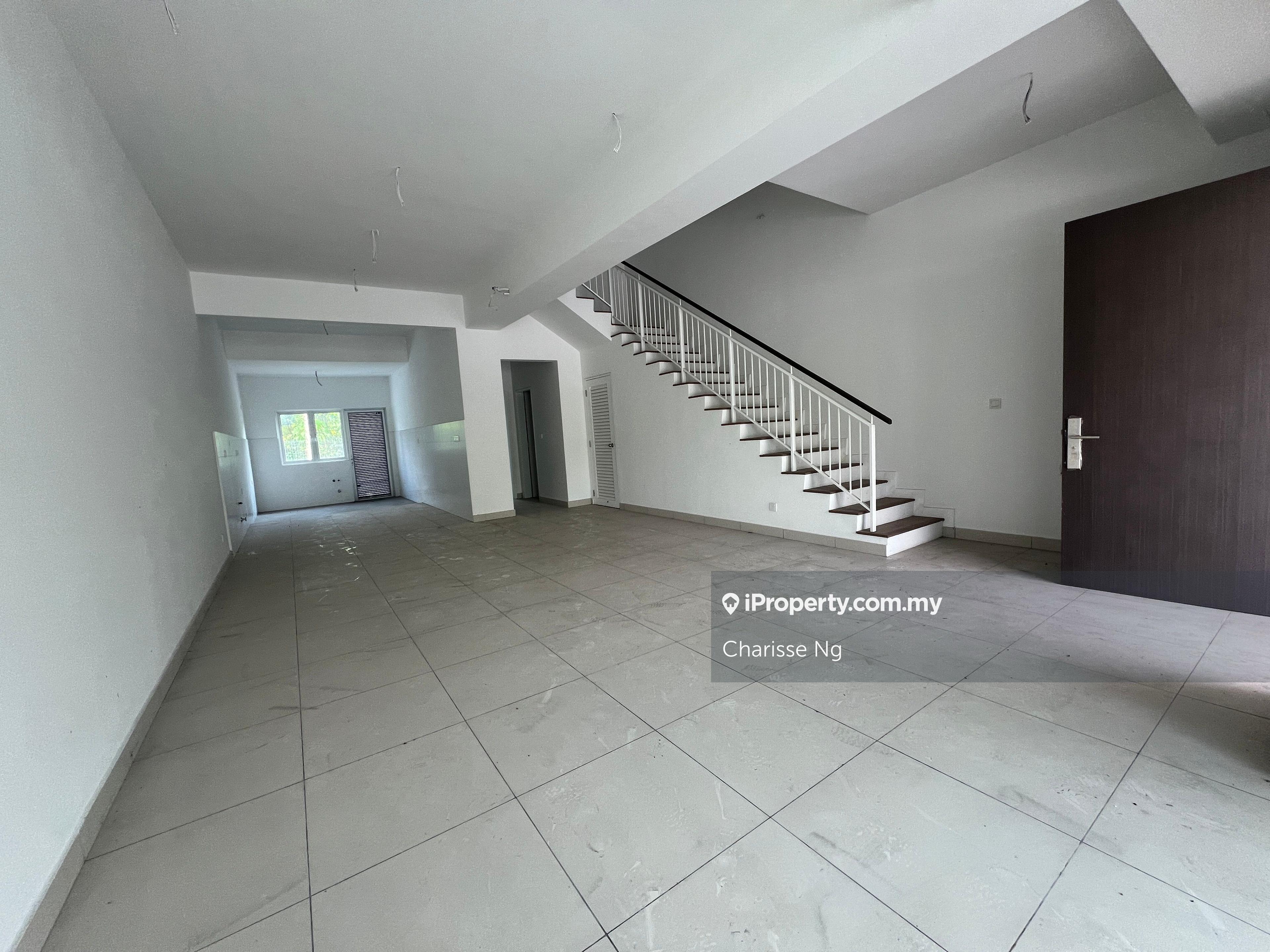 3 Storey Terrace House Facing Field & Freehold