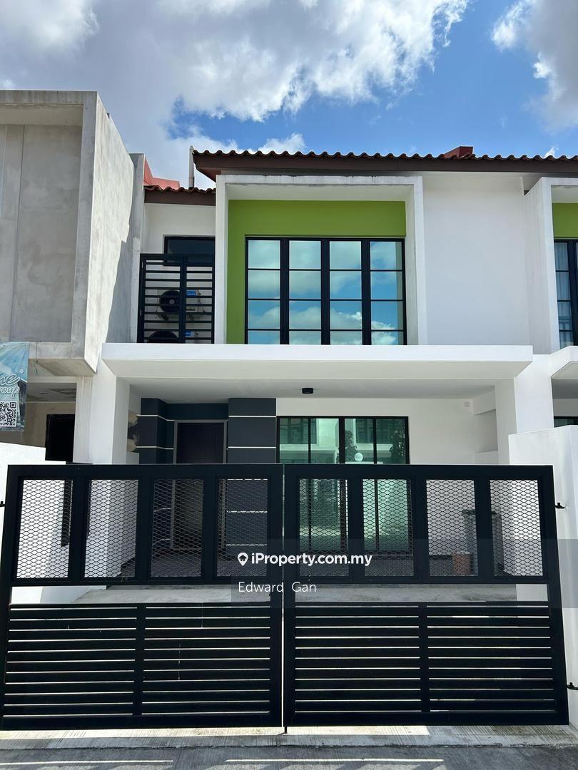 Double Storey House For Sale @ Bandar Dato Onn