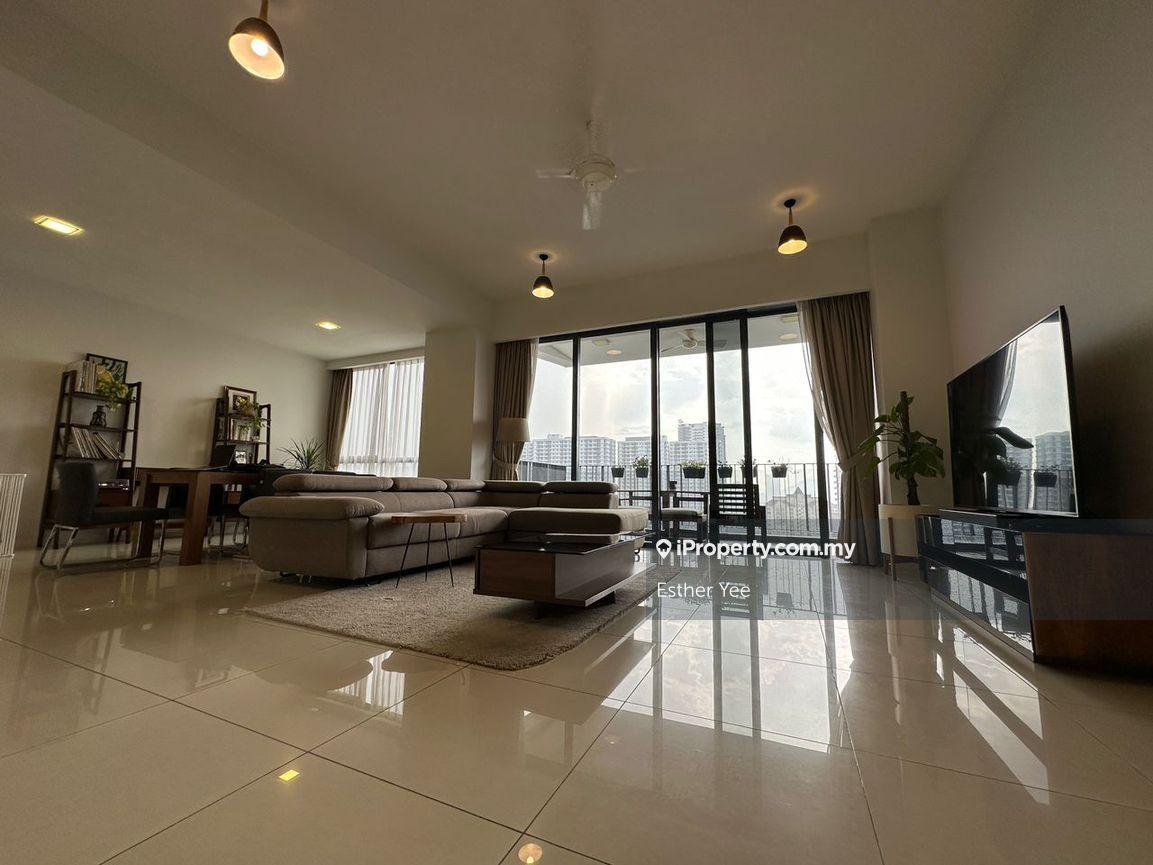Well kept high floor unit 