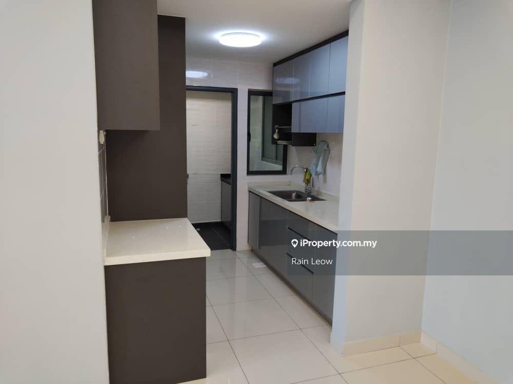 Emerald Residence Condominium At Bandar Mahkota Cheras For Rent!