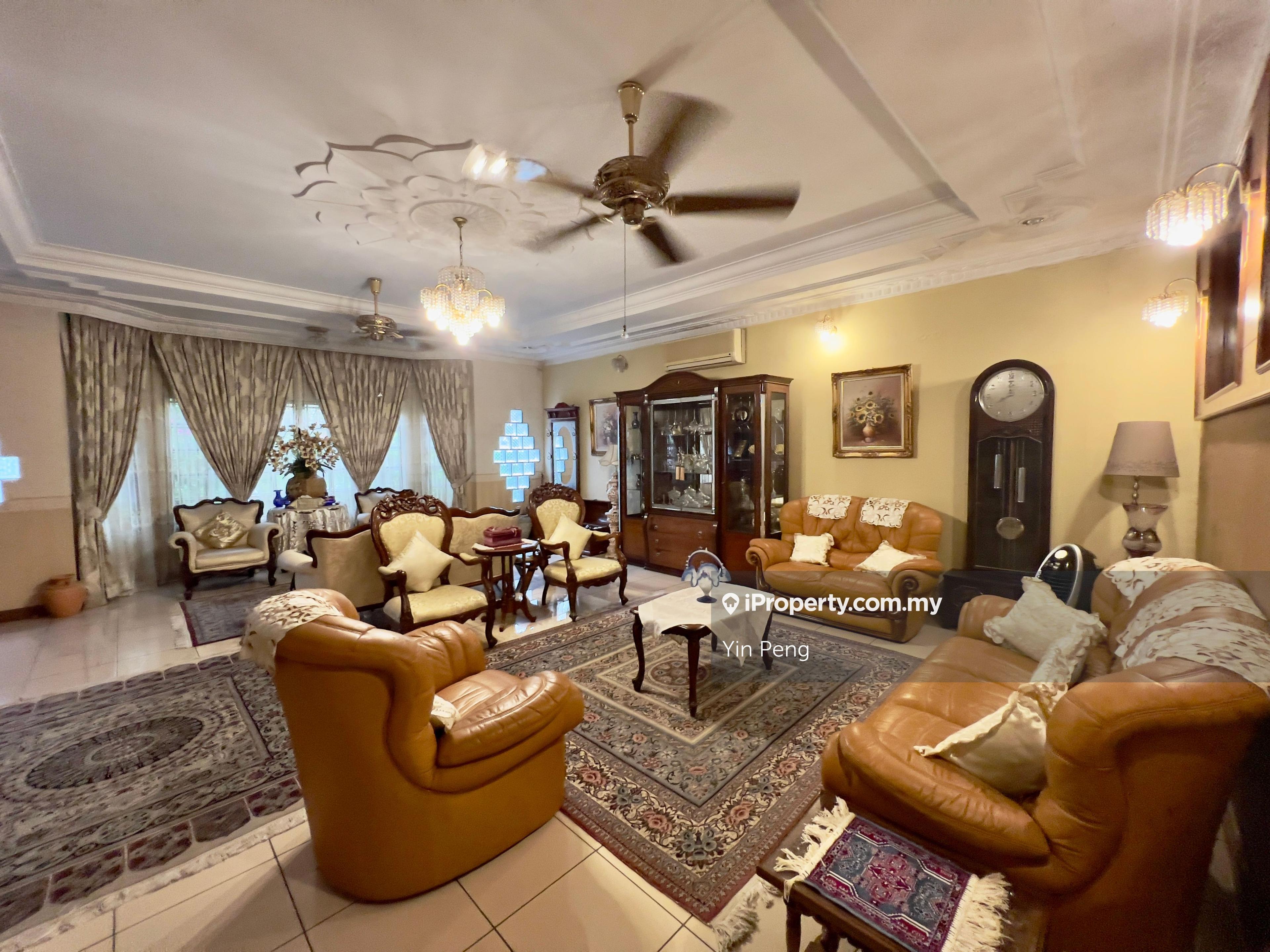 Rare Athinahapan Bungalow - Great Location & Well Kept! 